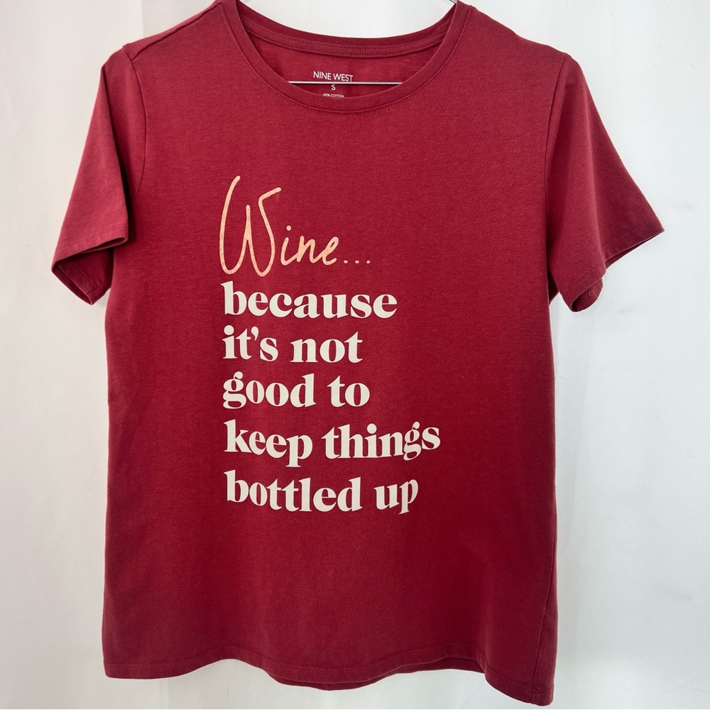 NINE WEST crewneck wine graphic TEE SHIRT